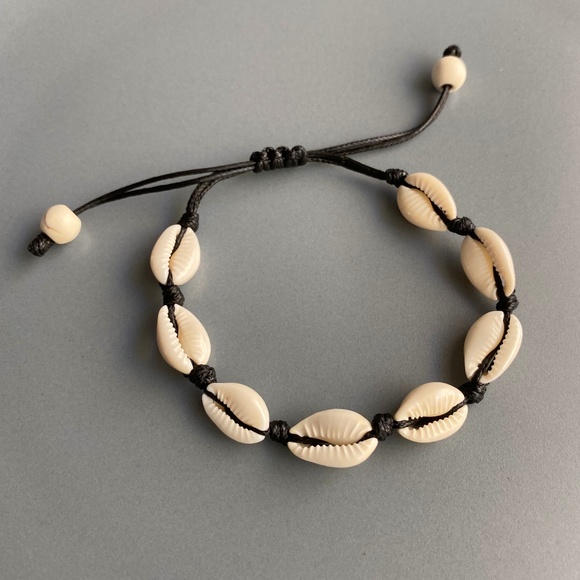 NEW Natural Cowrie Shell Bracelet (black rope) - Picture 1 of 6